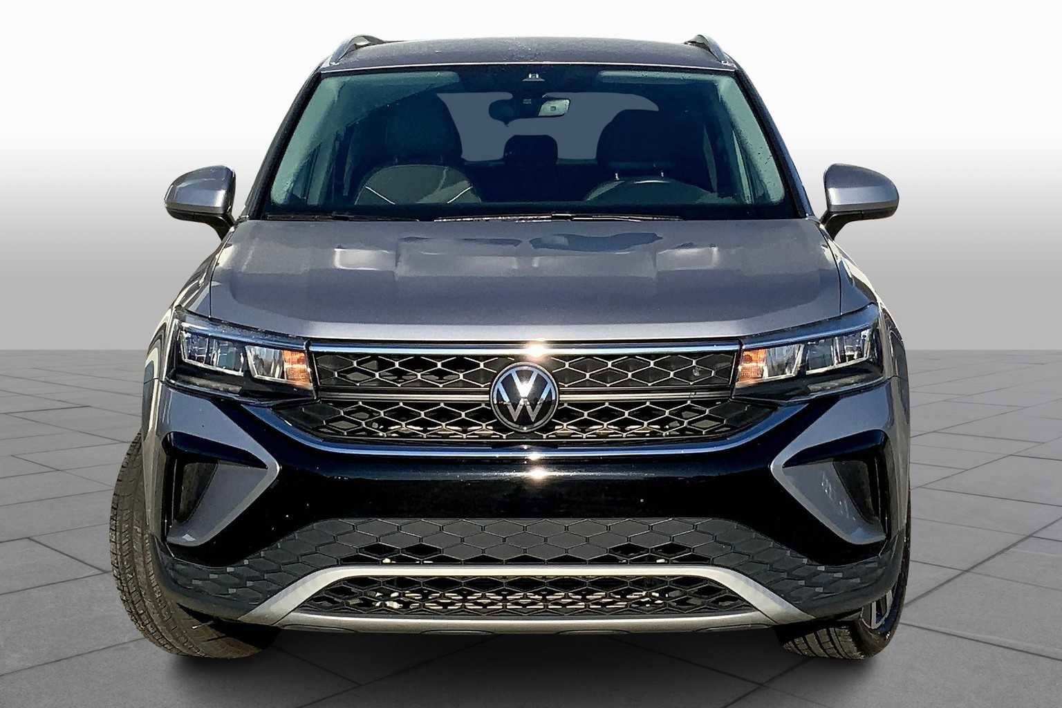 Used 2024 Volkswagen Taos SE image 3