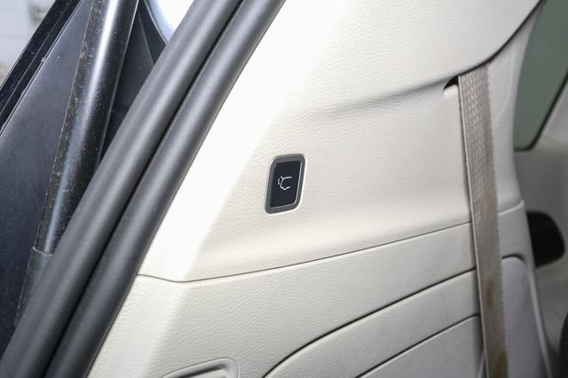 Used 2023 Chrysler Pacifica Touring-L FWD image 12