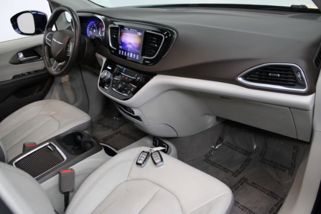 Used 2017 Chrysler Pacifica Touring-L Plus image 29