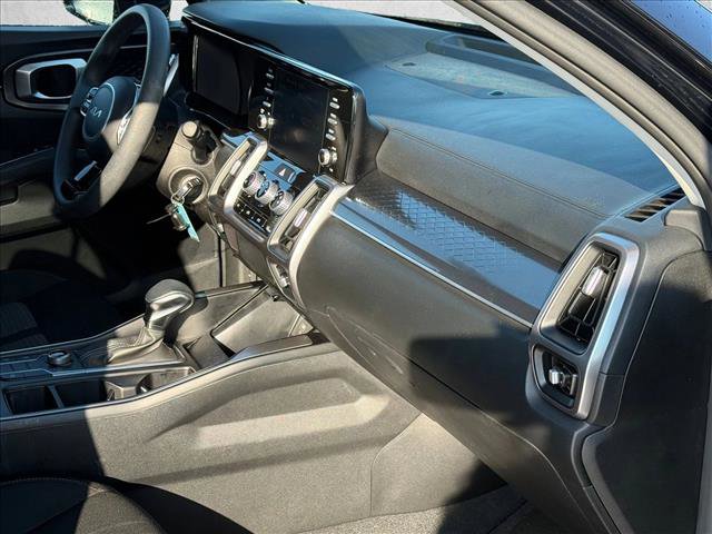 Used 2023 Kia Sorento LX image 23
