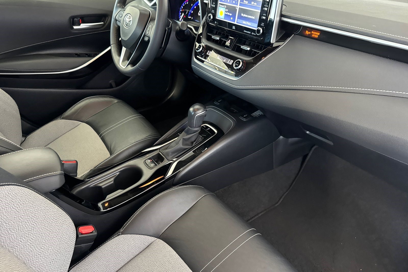 Certified 2019 Toyota Corolla XSE FWD image 32