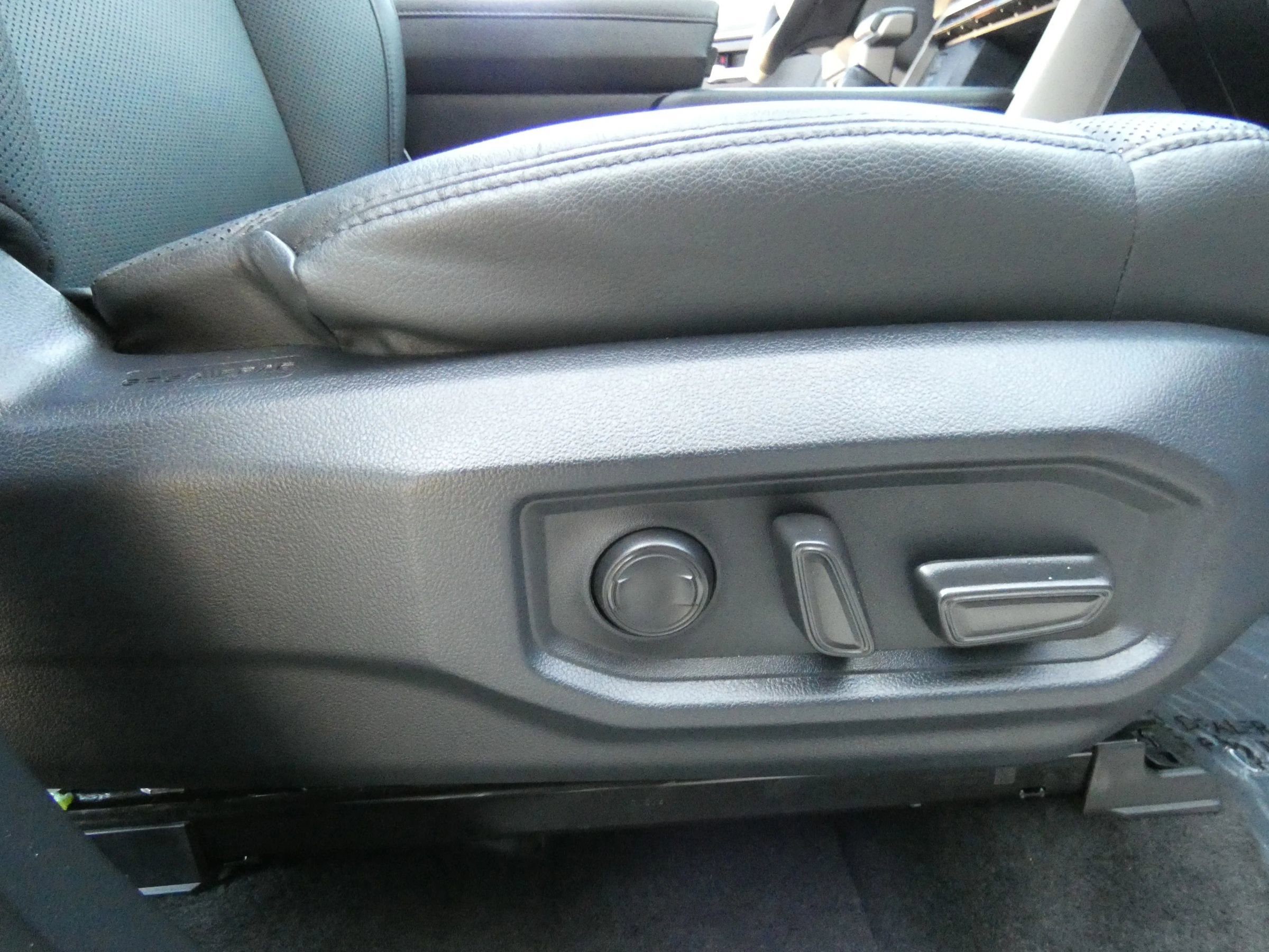 Used 2025 Toyota Tundra Limited image 35