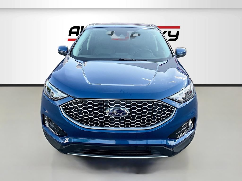Used 2023 Ford Edge SEL w/ Convenience Package AWD/4WD image 2