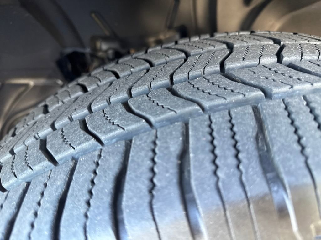 Used 2020 RAM 1500 Classic SLT w/ Luxury Group image 27