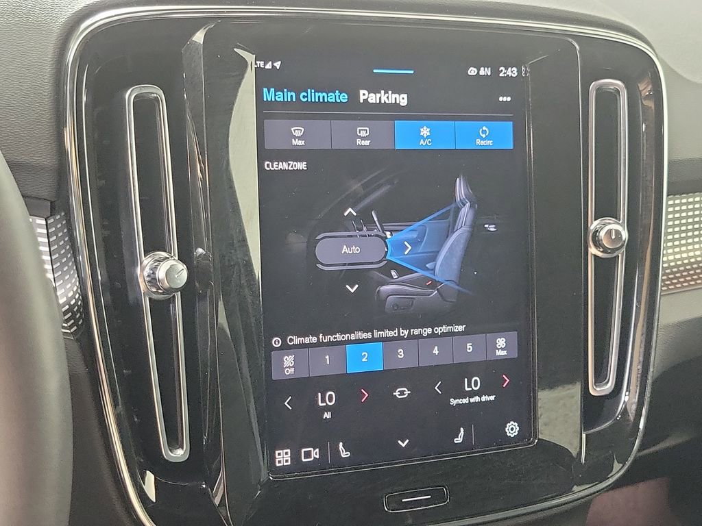 Used 2022 Volvo XC40 P8 Recharge Ultimate image 21