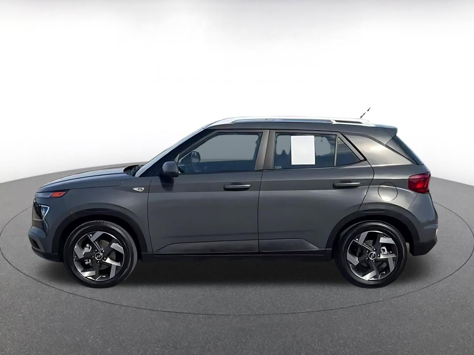 Used 2025 Hyundai Venue SEL image 9