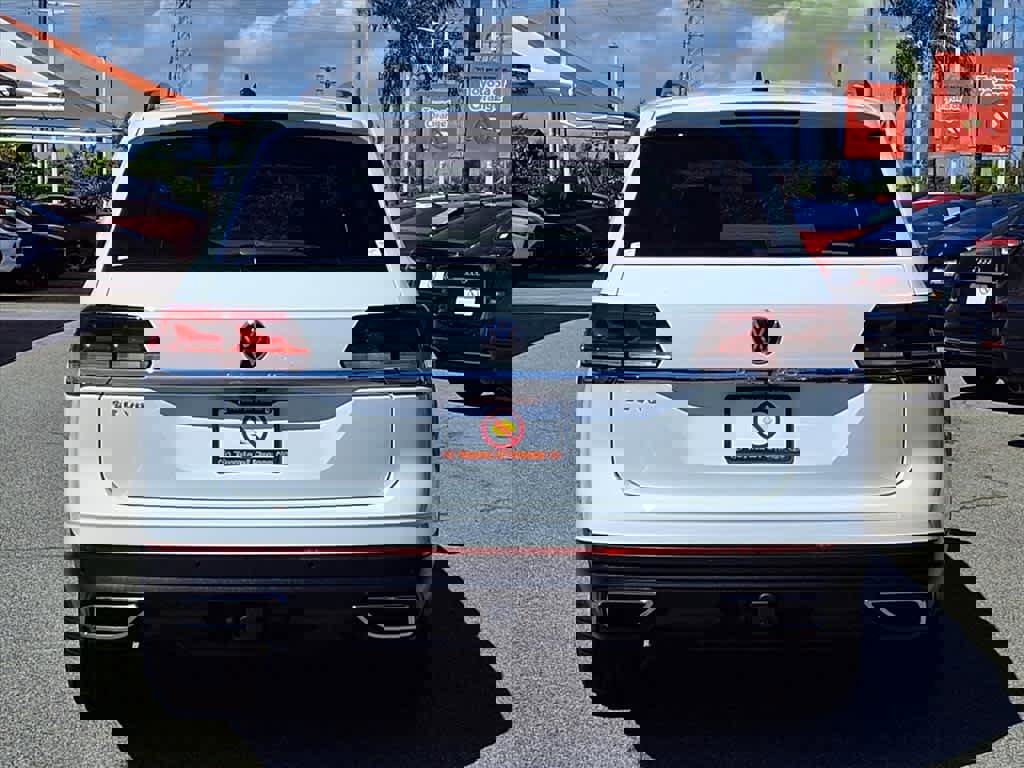 Used 2023 Volkswagen Atlas SE w/ Panoramic Sunroof Package image 5