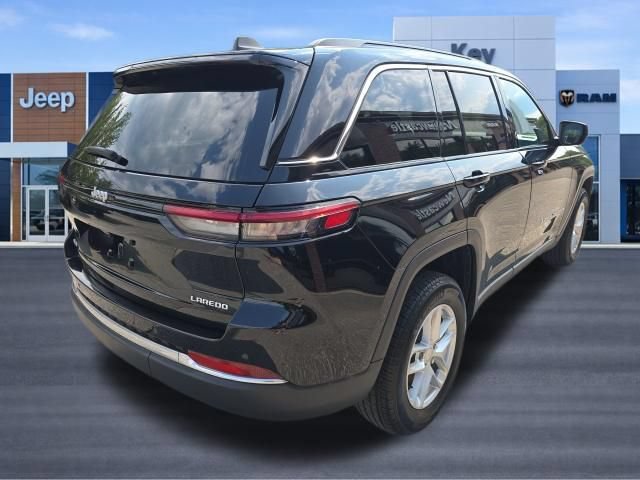 Used 2024 Jeep Grand Cherokee Laredo X w/ Luxury Tech Group I AWD/4WD image 7