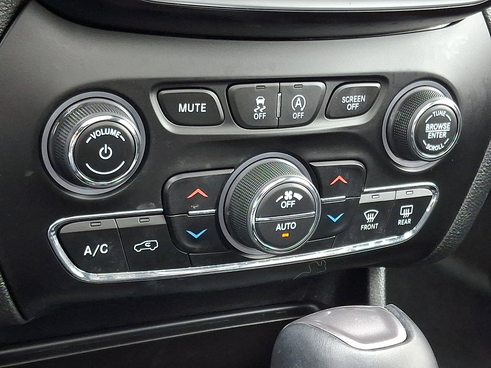 Used 2020 Jeep Cherokee Latitude Lux w/ Comfort/Convenience Group image 19