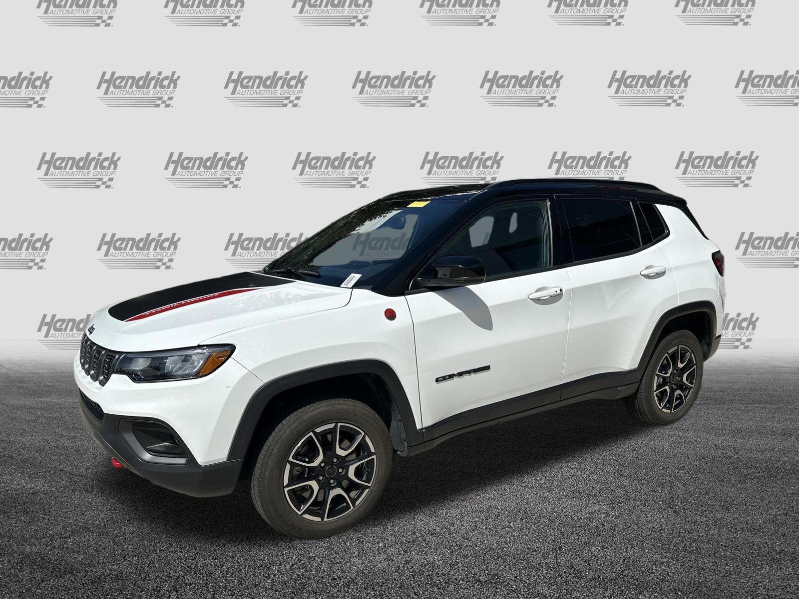 Used 2025 Jeep Compass Trailhawk AWD/4WD image 5