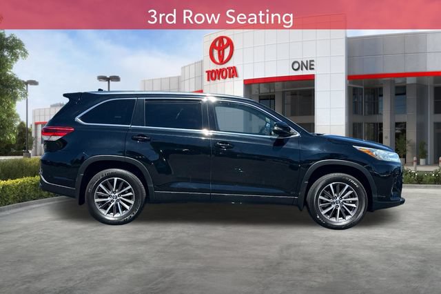 Certified 2019 Toyota Highlander XLE AWD/4WD image 3