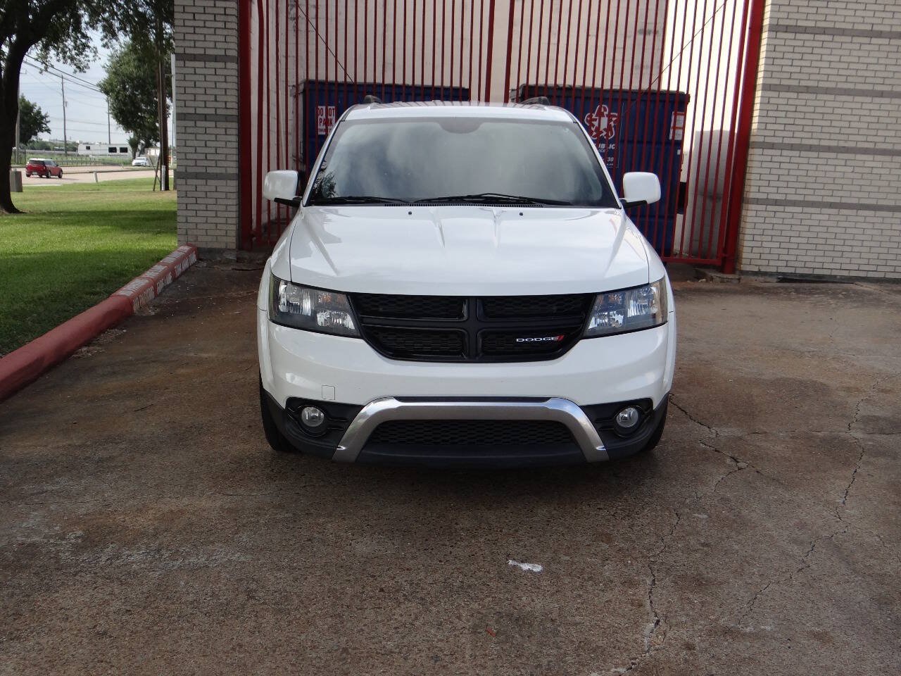 Used 2017 Dodge Journey Crossroad FWD image 2
