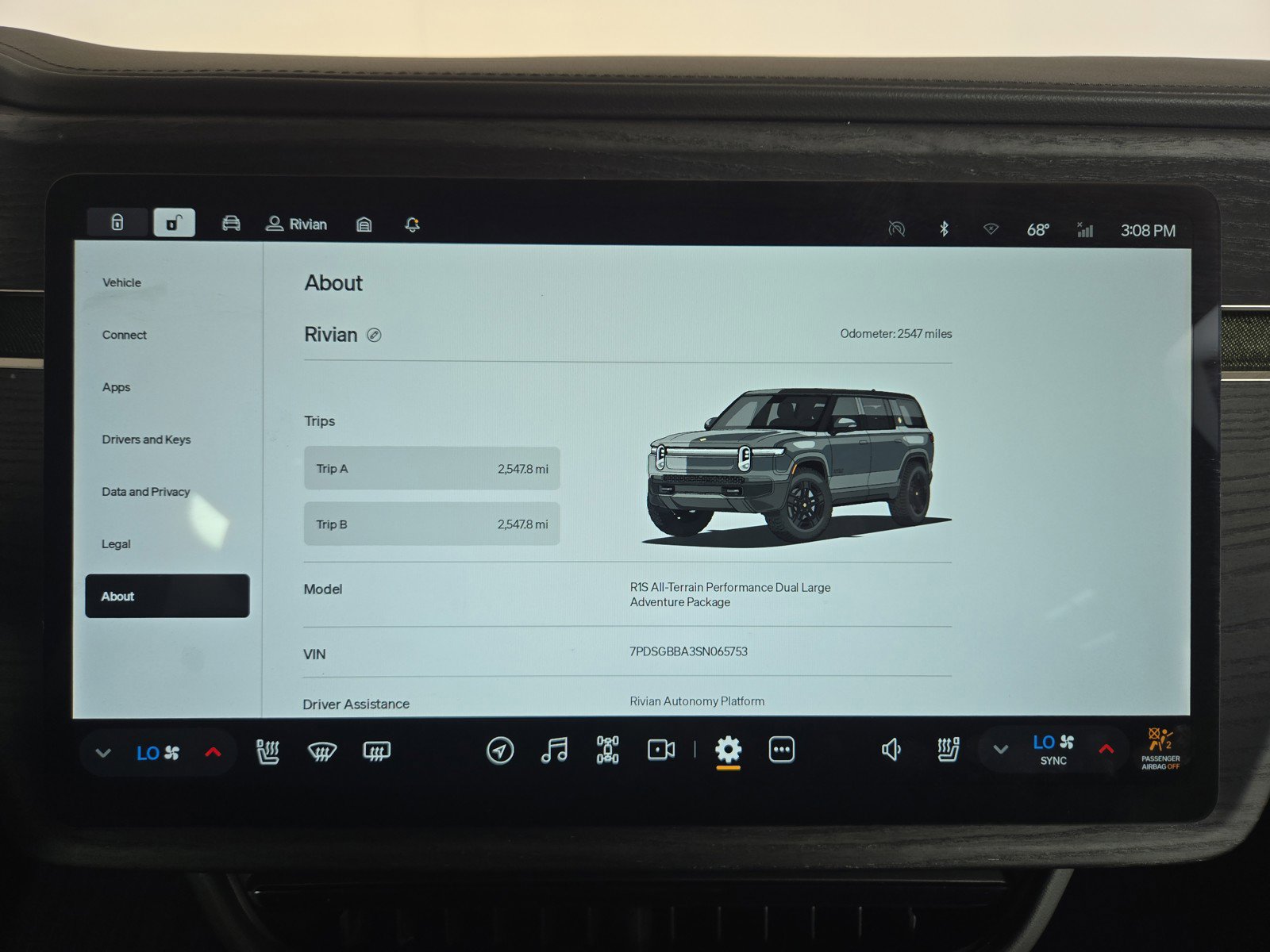 Used 2025 Rivian R1S Adventure image 29