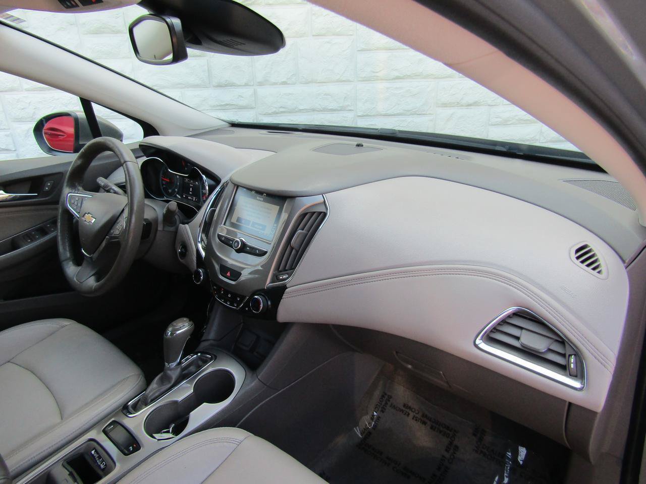 Used 2017 Chevrolet Cruze Premier w/ Enhanced Convenience Package FWD image 10