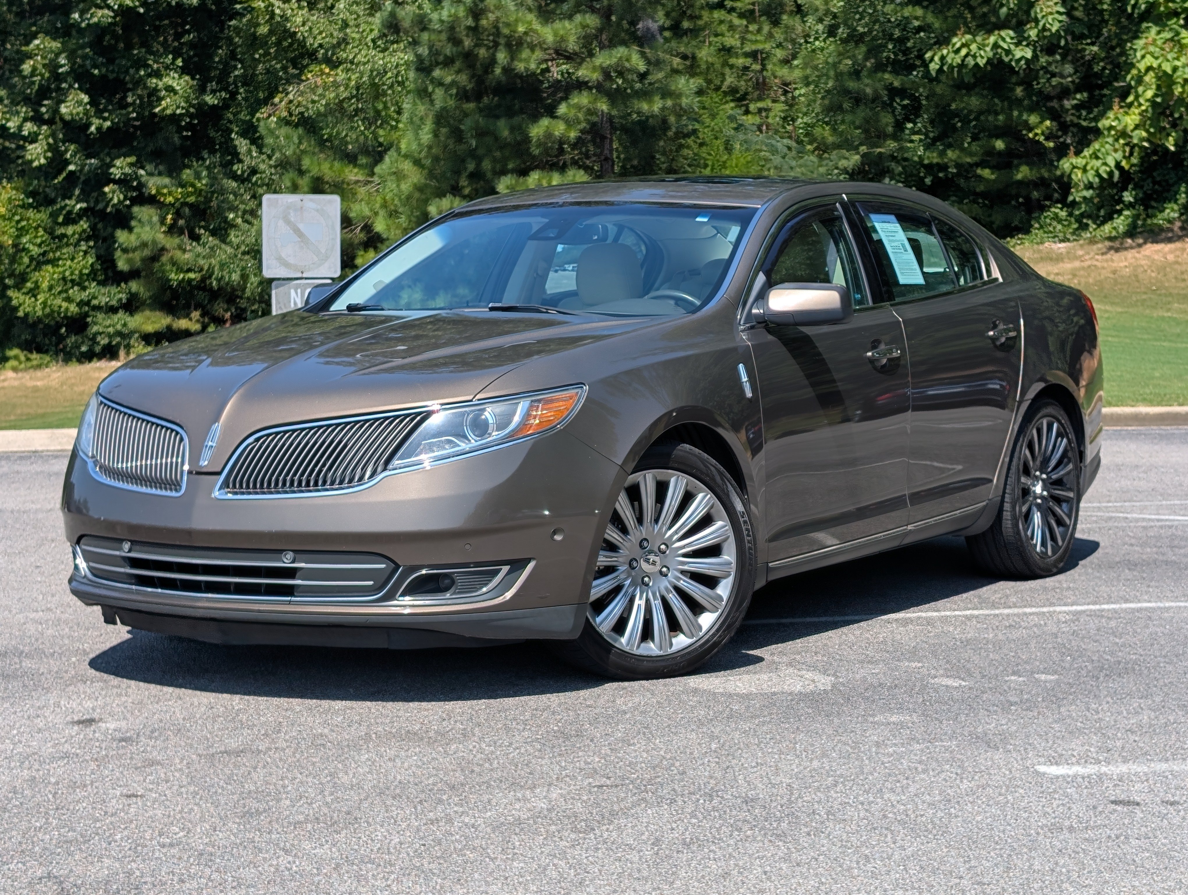 Used 2015 Lincoln MKS w/ Equipment Group 101A FWD image 4