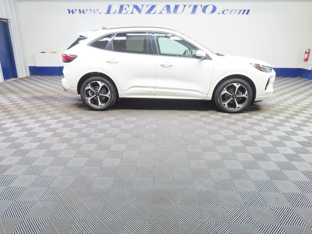 Used 2023 Ford Escape ST-Line Elite w/ Premium Technology Package AWD/4WD image 2