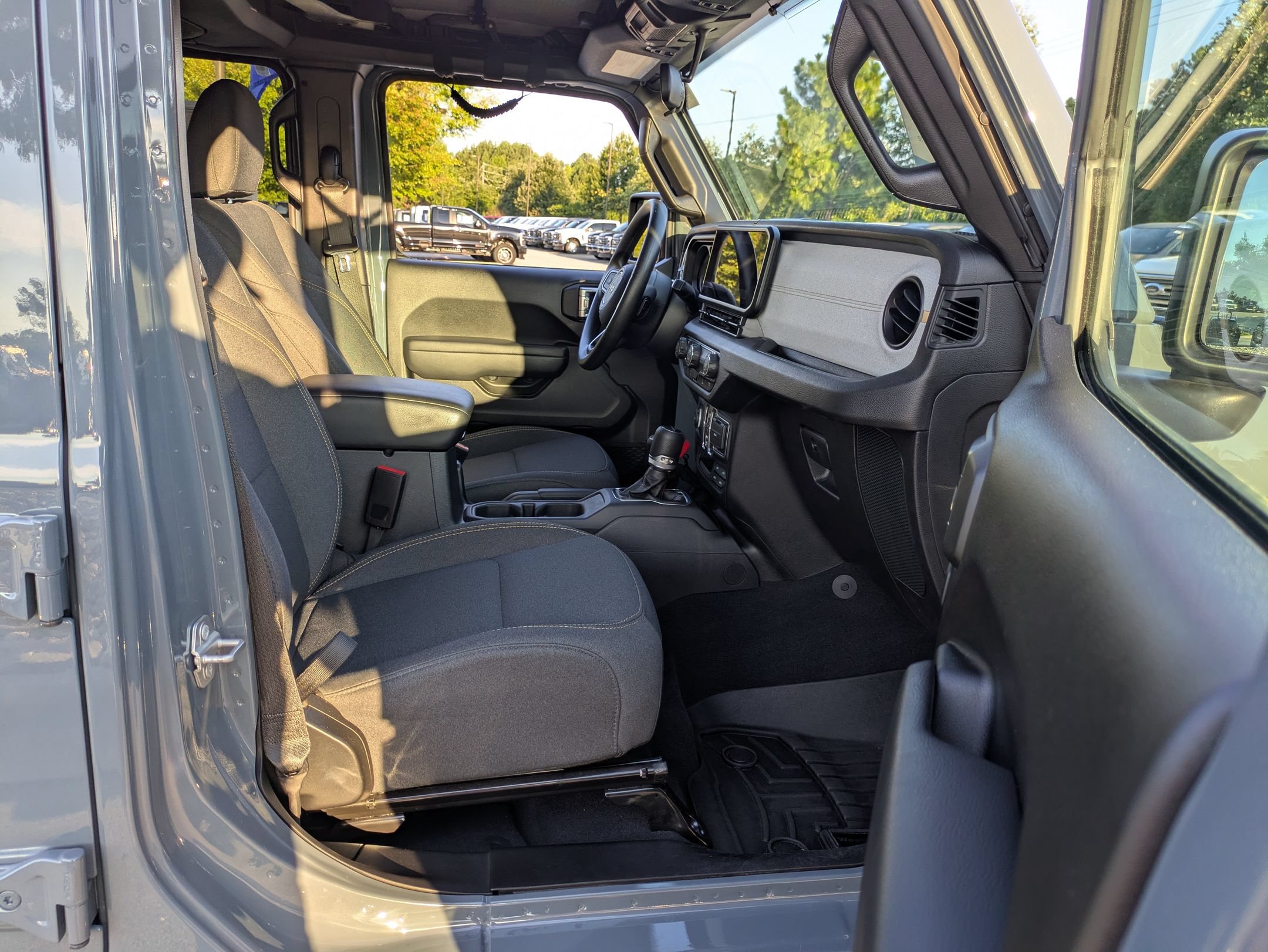 Used 2025 Jeep Gladiator Sport AWD/4WD image 37