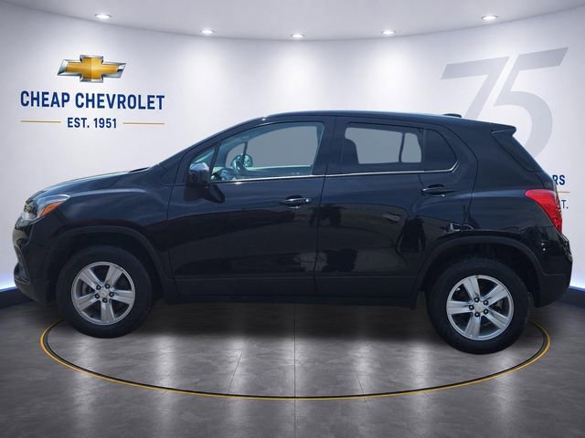 Used 2022 Chevrolet Trax LS w/ Tint and Cruise Package AWD/4WD image 2