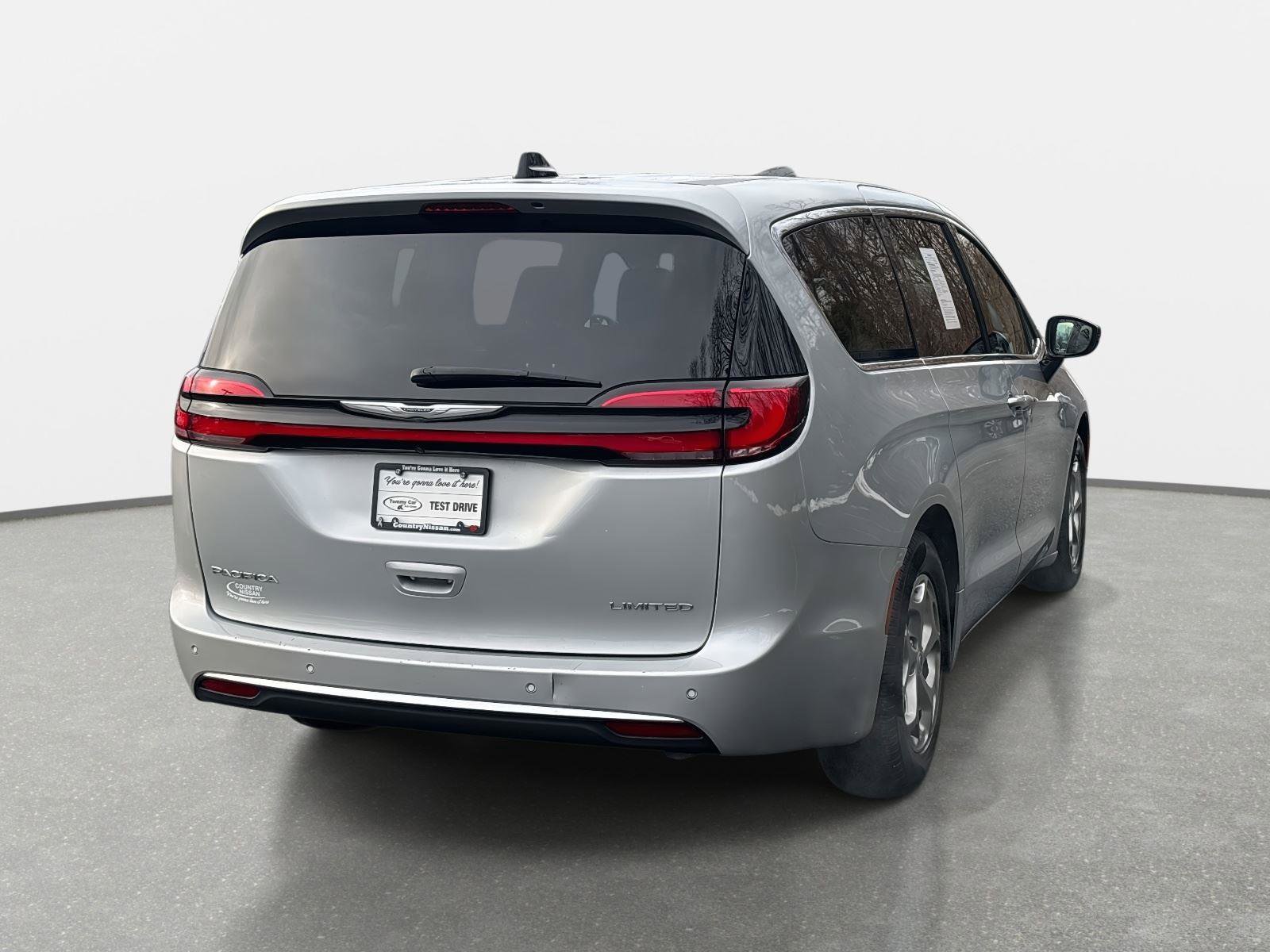 Used 2024 Chrysler Pacifica Limited image 5