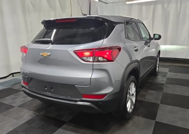 Used 2024 Chevrolet TrailBlazer LS w/ LS Convenience Package FWD image 2