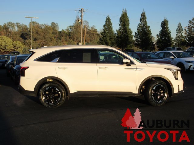 Used 2024 Kia Sorento S image 3