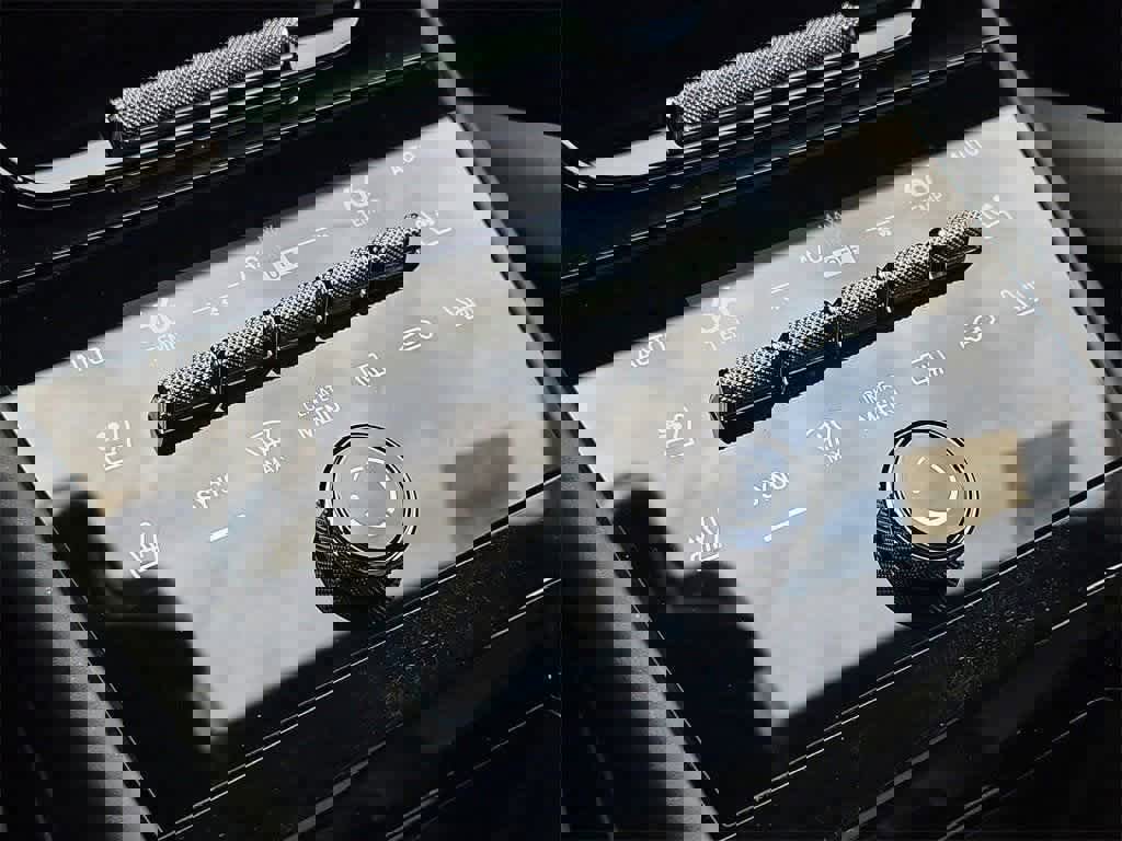 Used 2025 Porsche Cayenne S image 21