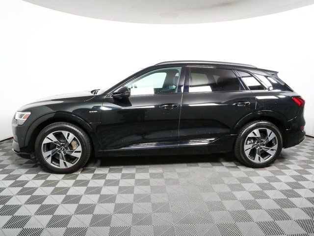 Certified 2022 Audi e-tron Premium w/ Convenience Plus Package image 32