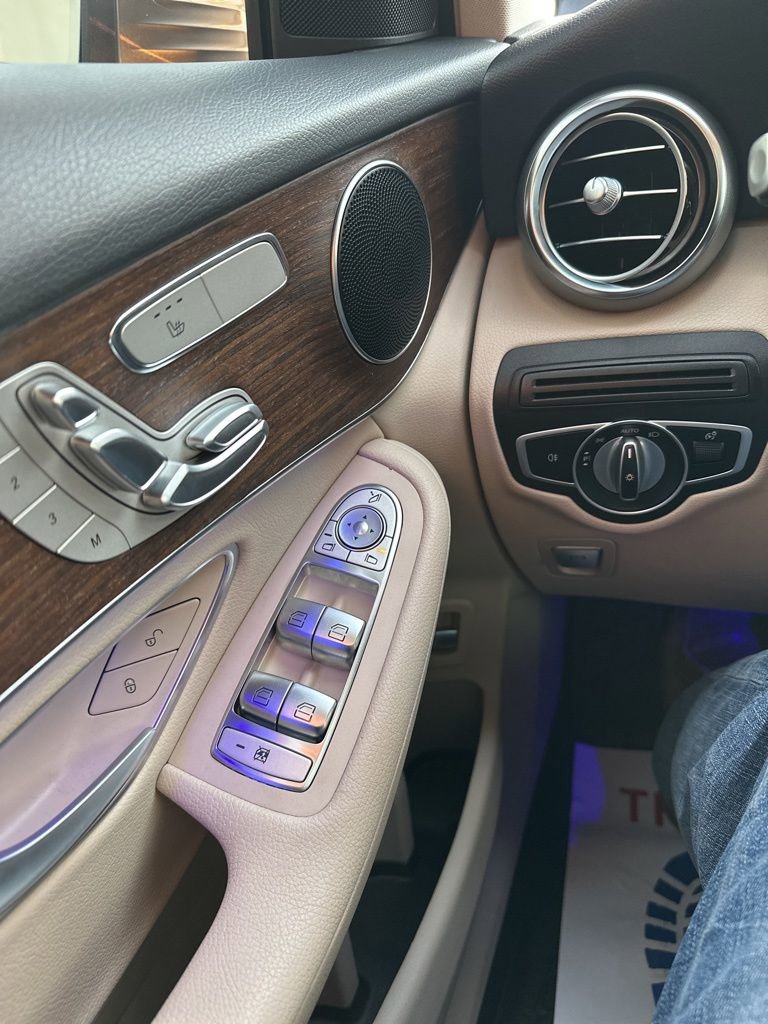 Used 2022 Mercedes-Benz GLC 300 4MATIC image 22