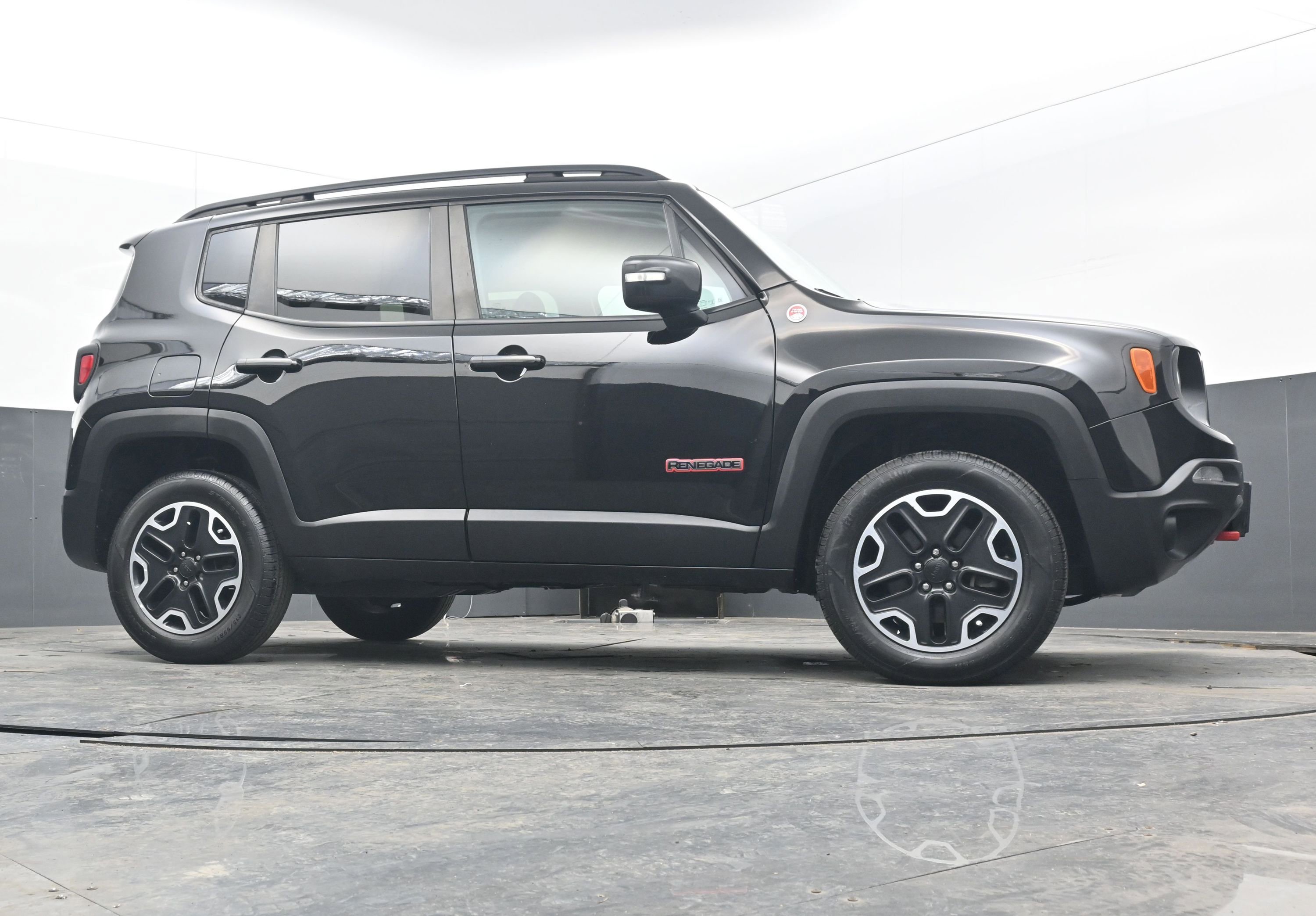Used 2017 Jeep Renegade Trailhawk image 22