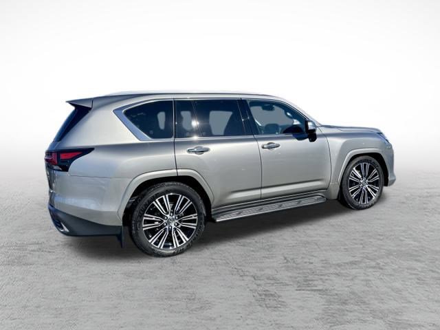 Used 2025 Lexus LX 600 4WD w/ Luxury Package image 7