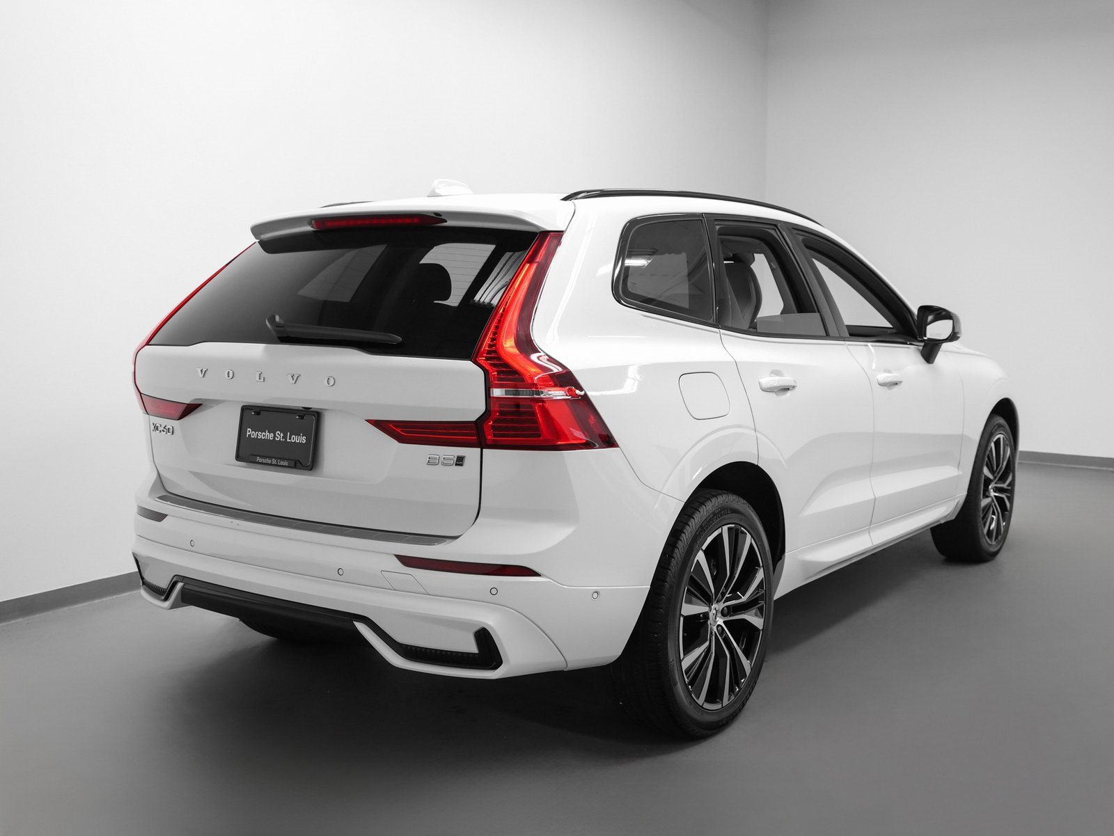 Used 2025 Volvo XC60 B5 Plus w/ Protection Package Premier image 12