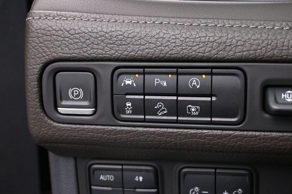 Used 2023 GMC Yukon XL Denali AWD/4WD image 41