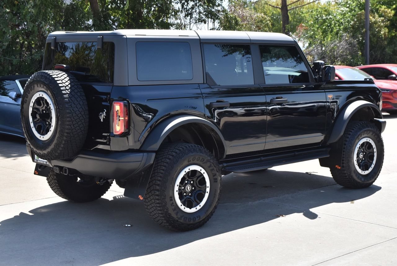 Used 2023 Ford Bronco Badlands w/ Sasquatch Package AWD/4WD image 7