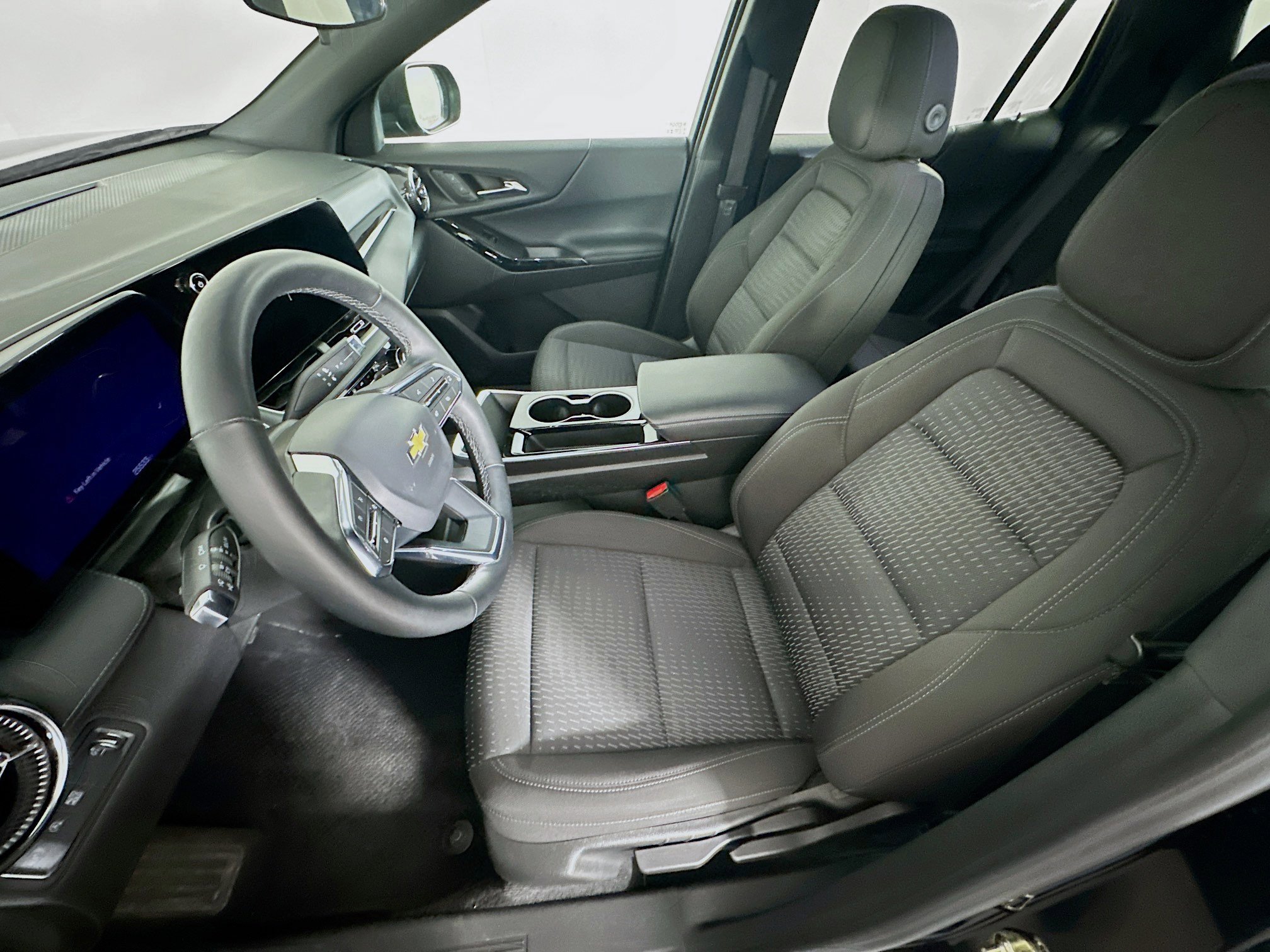 Used 2025 Chevrolet Equinox LT image 13