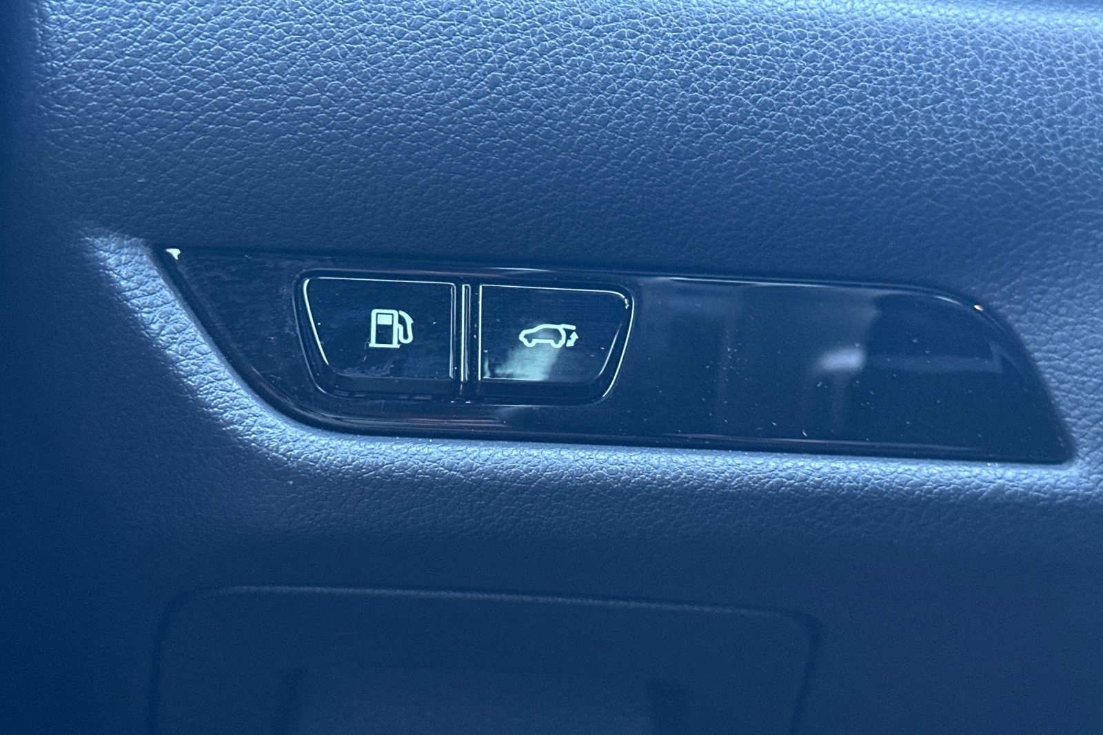 Used 2025 Lexus NX 450h+ F Sport image 35