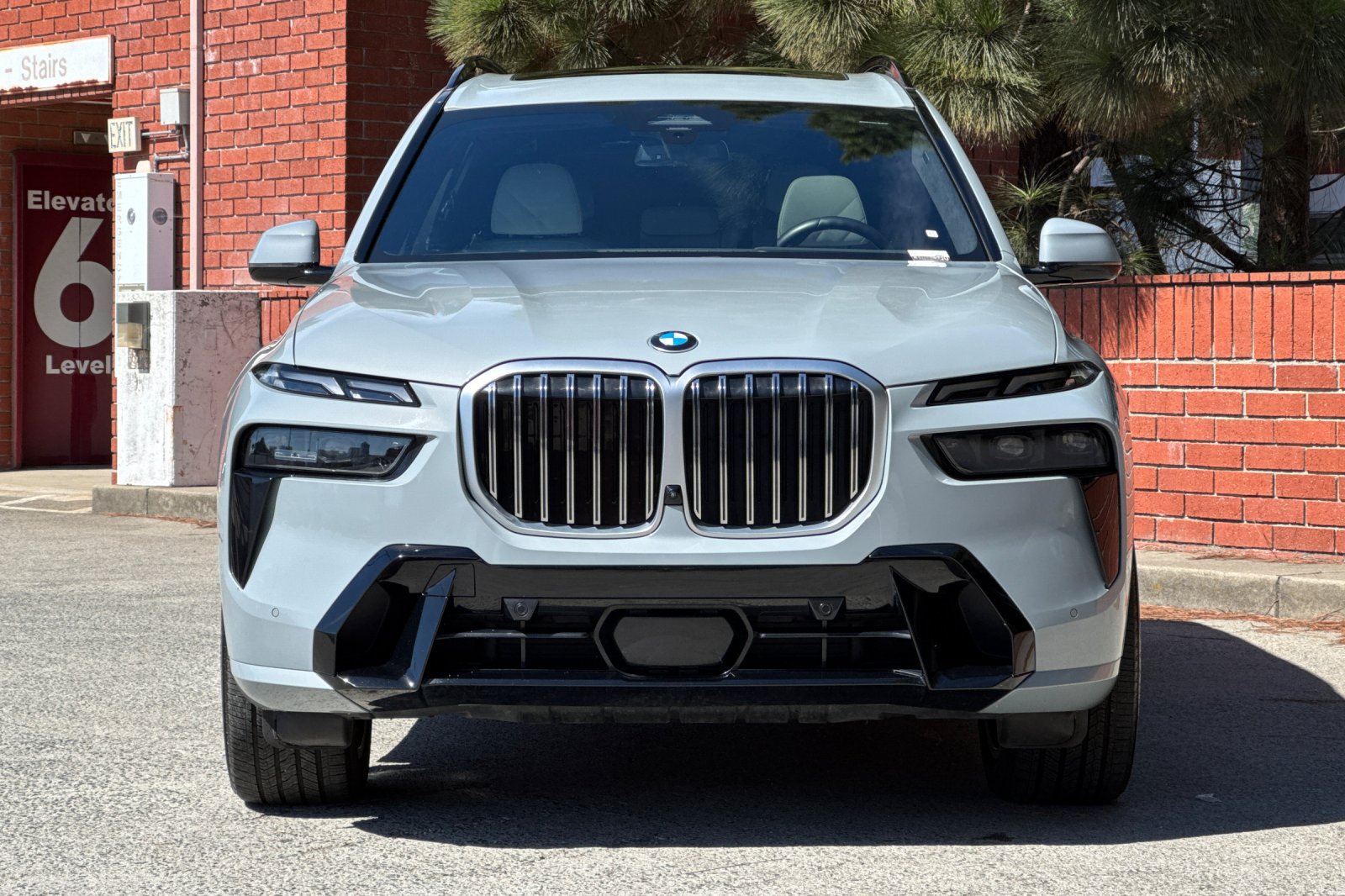 Used 2024 BMW X7 xDrive40i w/ M Sport Package AWD/4WD image 9