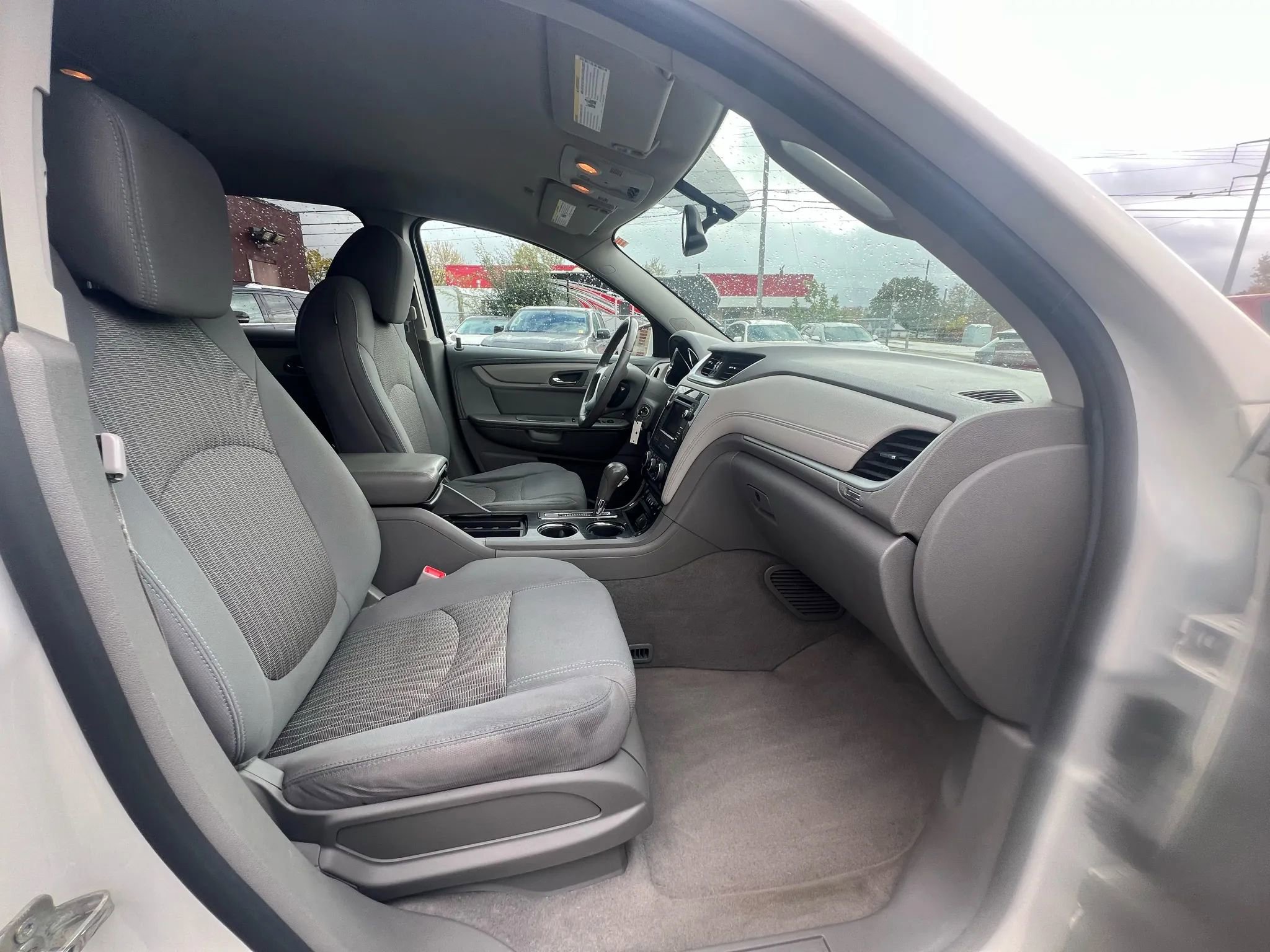 Used 2015 Chevrolet Traverse LT image 28