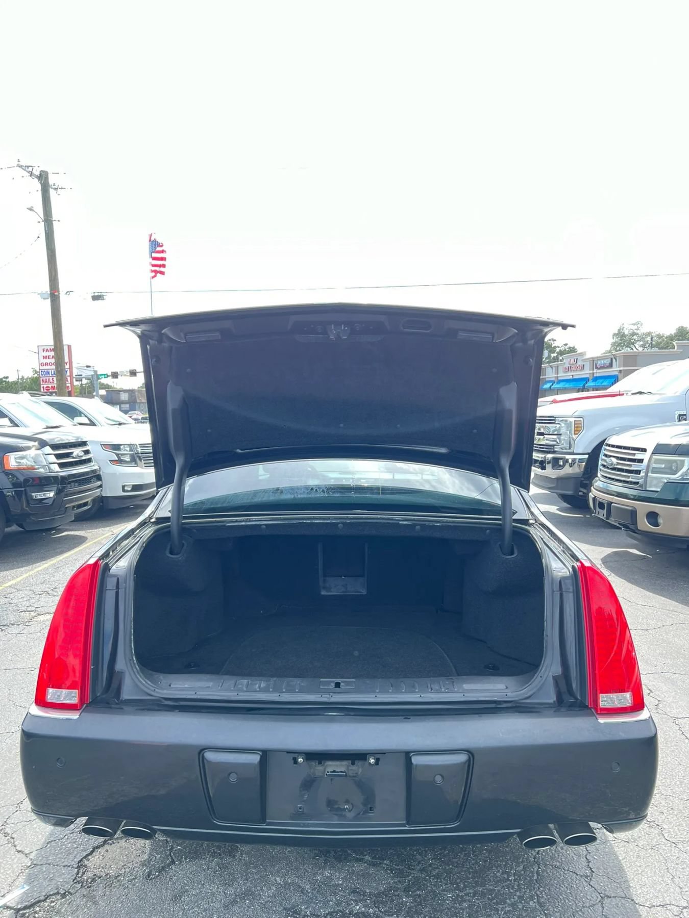 Used 2007 Cadillac DTS Luxury I w/ Sun And Navigation Package FWD image 20