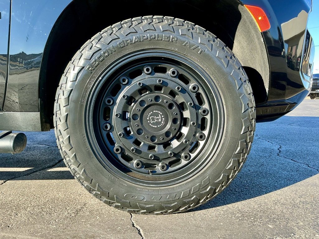 Used 2023 Chevrolet Suburban Z71 w/ Luxury Package image 20