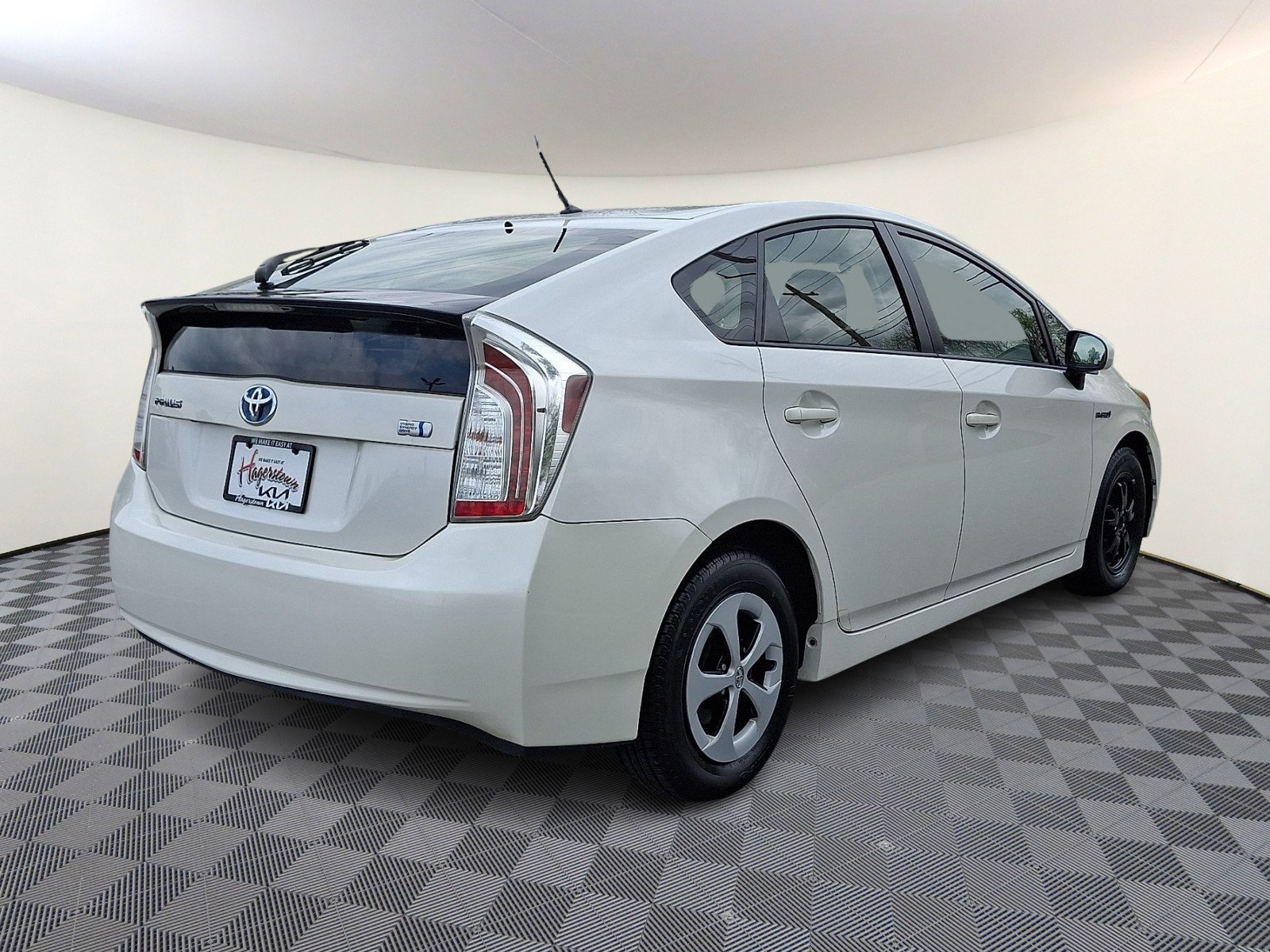 Used 2014 Toyota Prius Two FWD image 6