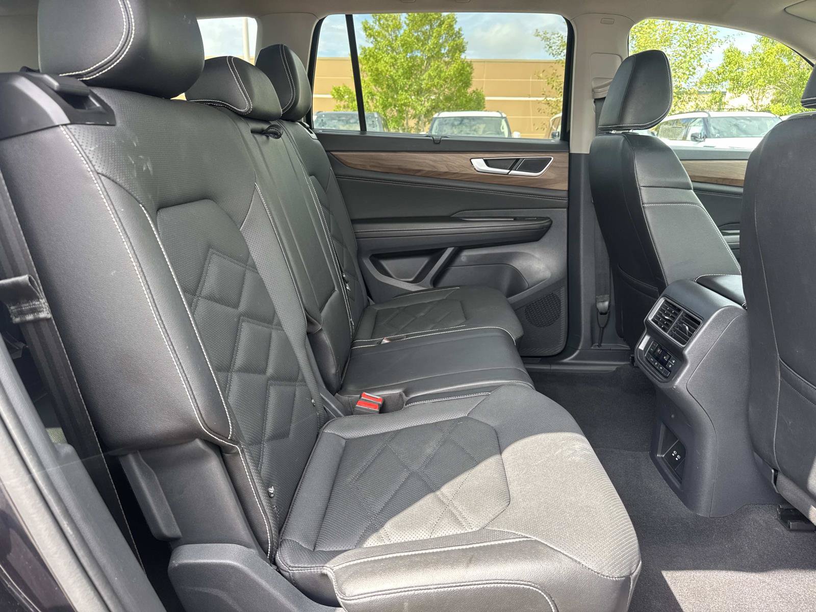 Used 2025 Volkswagen Atlas SE FWD image 10