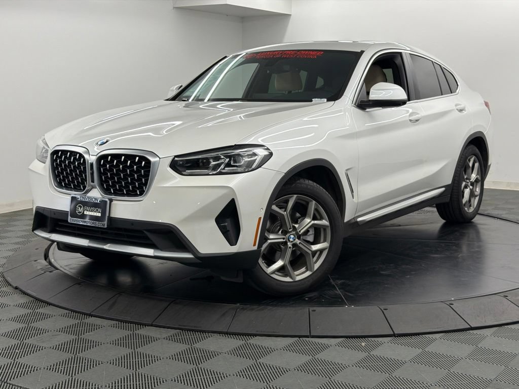 Used 2023 BMW X4 xDrive30i w/ Parking Assistance Package AWD/4WD image 3