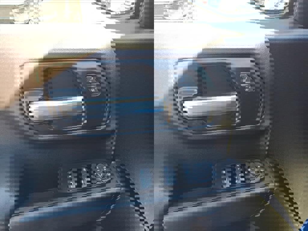 Used 2025 Chevrolet Silverado 1500 Custom image 15