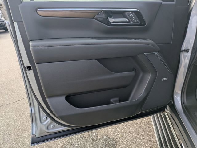 New 2026 Chevrolet Suburban High Country image 9