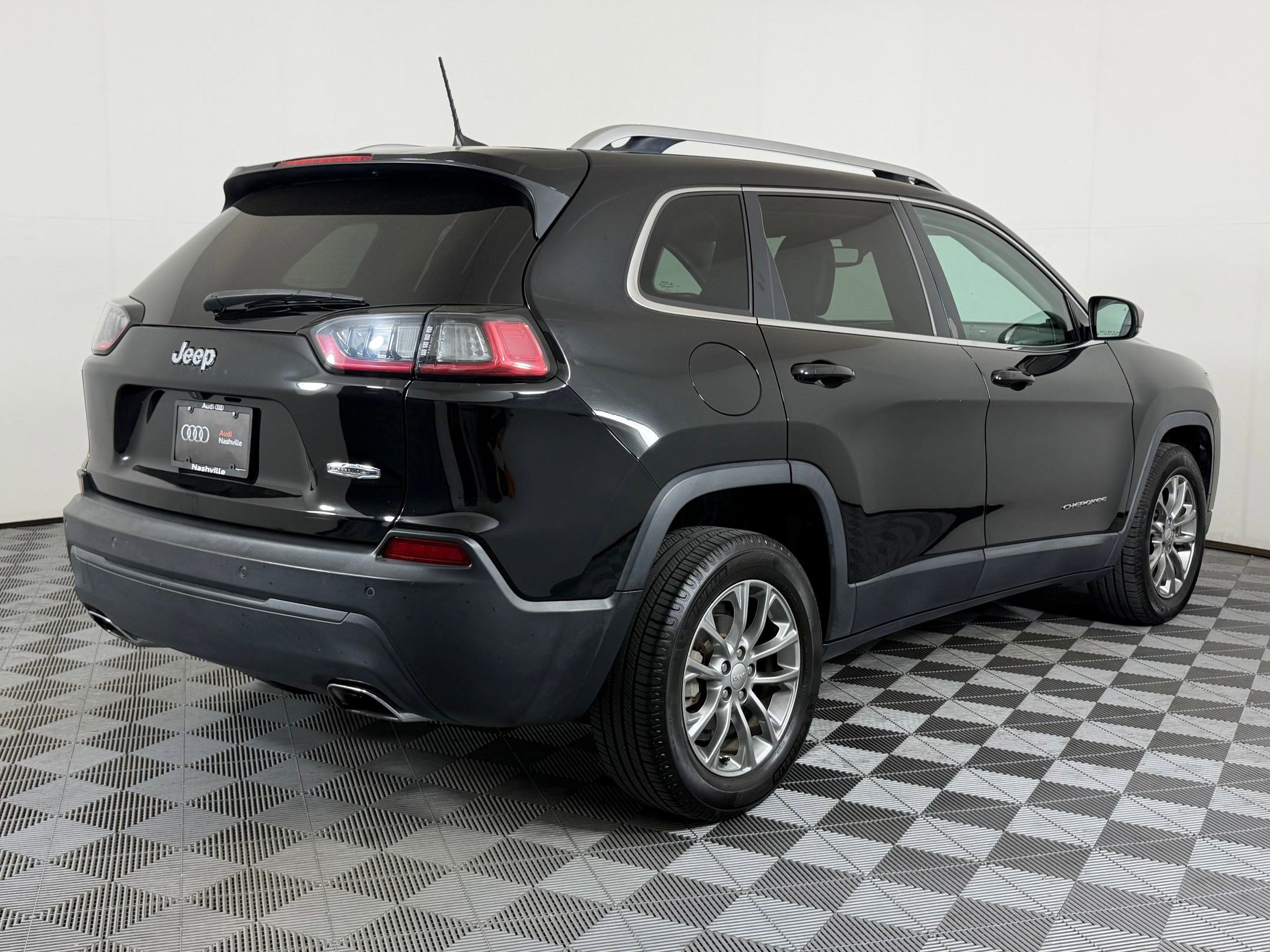 Used 2020 Jeep Cherokee Latitude Plus w/ Comfort/Convenience Group image 9