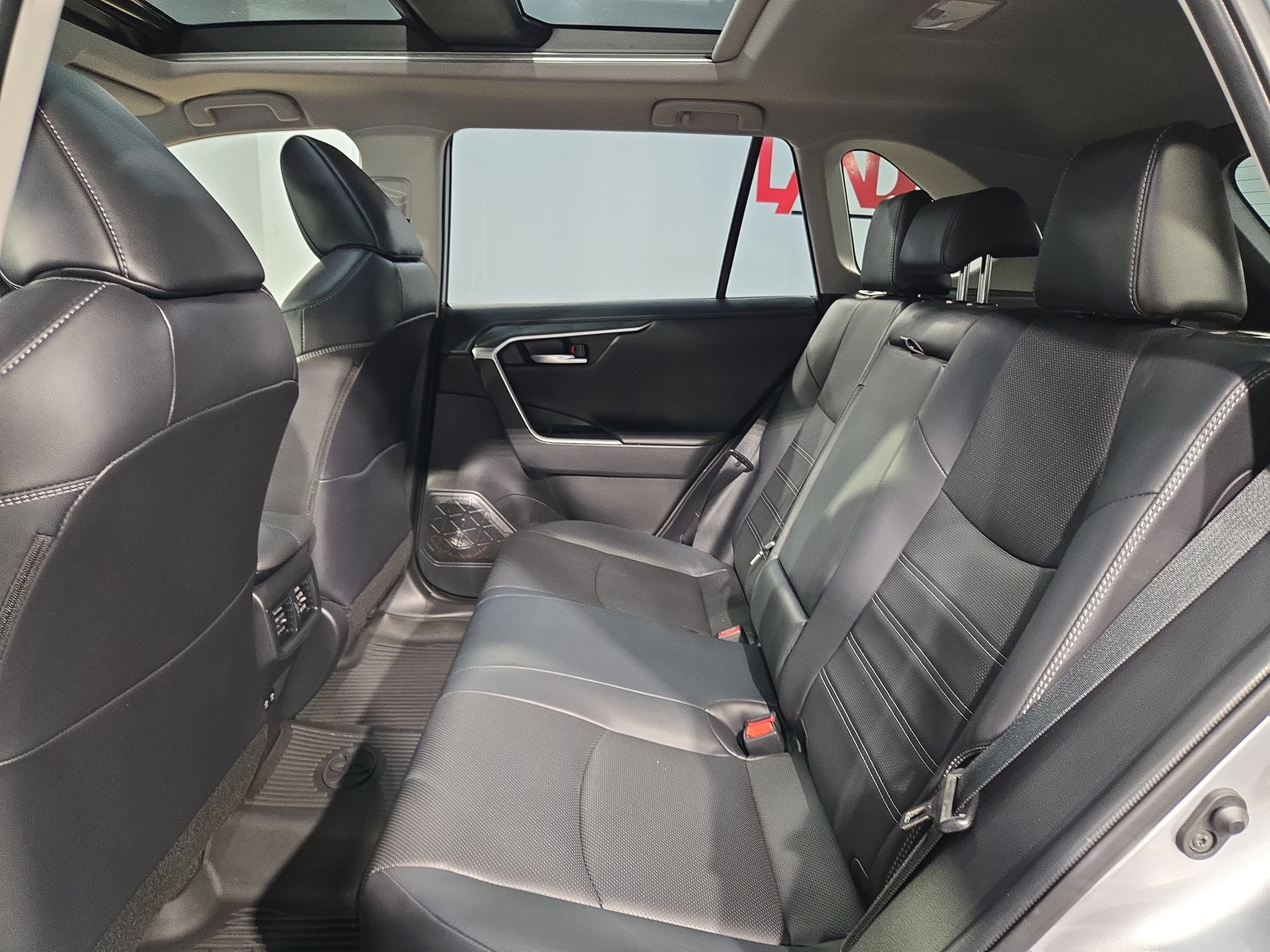 Used 2021 Toyota RAV4 Limited AWD/4WD image 37