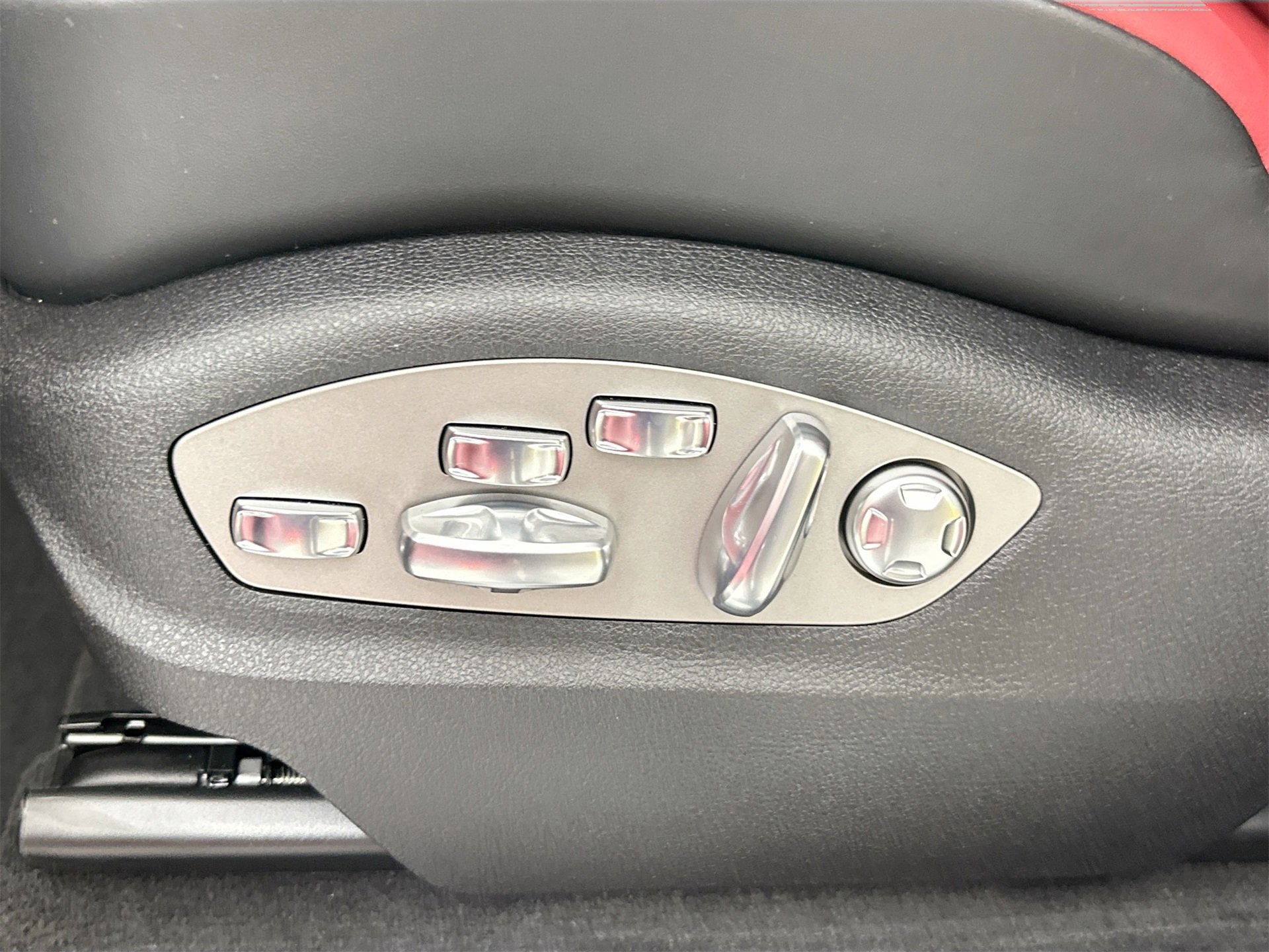 New 2026 Porsche Macan S image 32