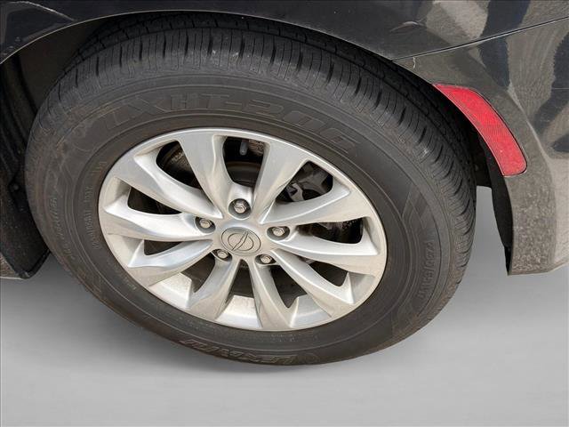 Used 2019 Chrysler Pacifica Touring-L FWD image 9