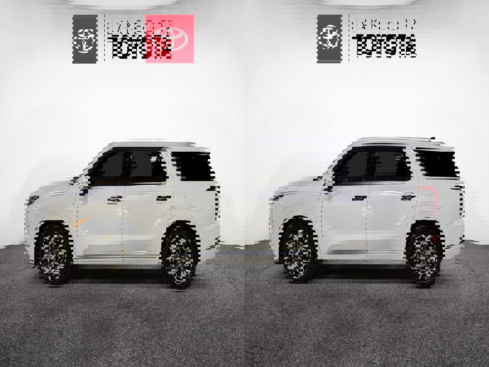 Used 2021 Hyundai Palisade Calligraphy image 3