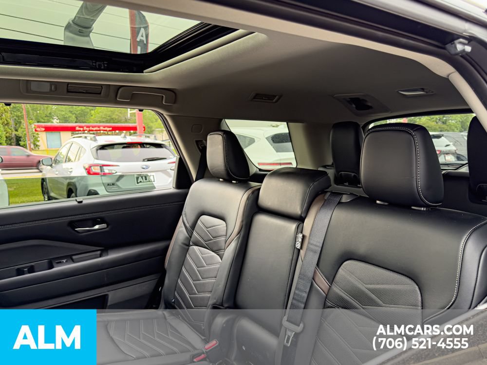 Used 2024 Nissan Pathfinder Platinum w/ Black Appearance Package FWD image 12